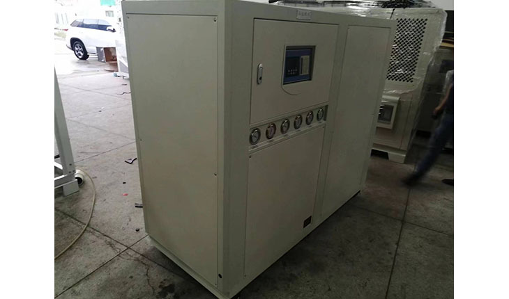 Water cooled box type industrial chiller